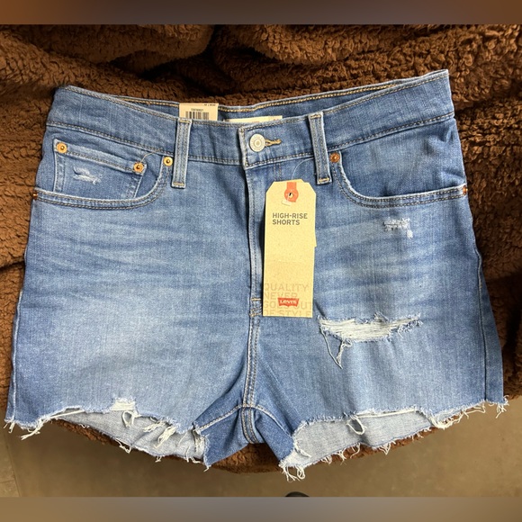 Women’s Levi’s shorts 10/W30 NWT - Picture 1 of 4